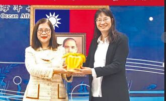 海委會國旗光芒歪斜 管碧玲：不究責