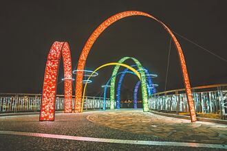 冬山舊河港燈節 逛市集賞煙火