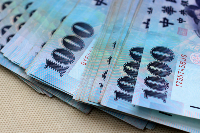 多数网友对薪资调涨无感。（示意图，shutterstock／达志）