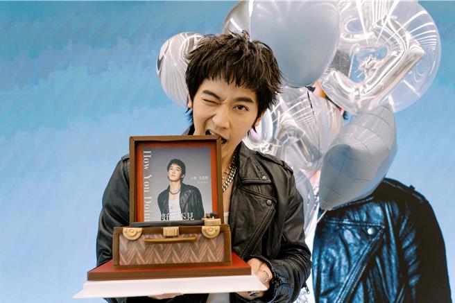 小乐5日迎接34岁生日。（华纳音乐提供）