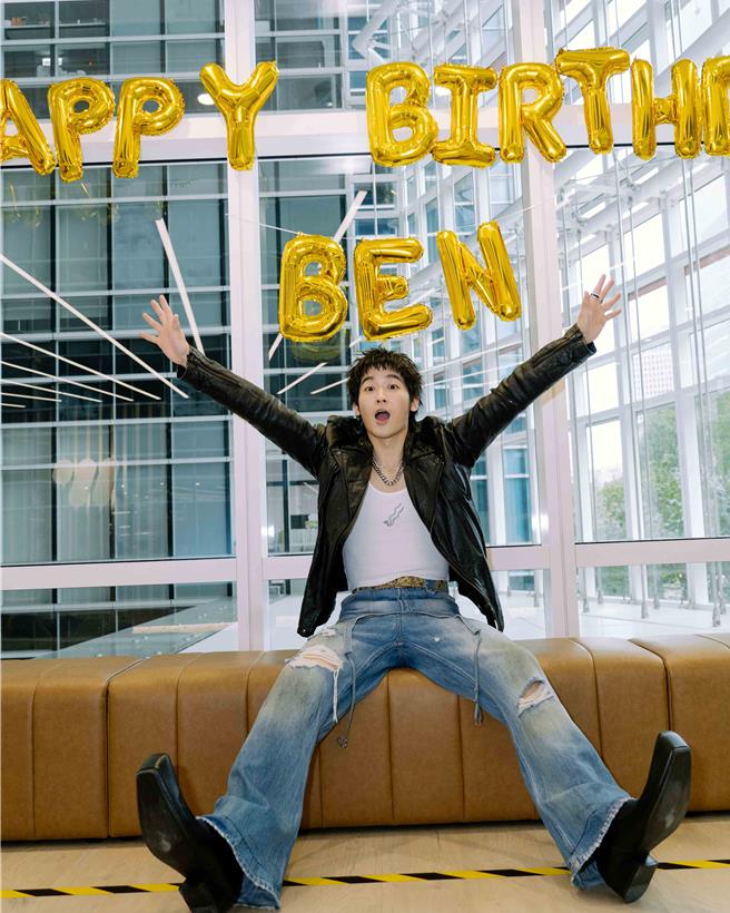 小乐5日迎接34岁生日。（华纳音乐提供）