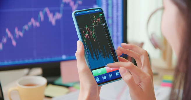 0052含积量高达66.5%，总报酬比含积量57.84%的0050多赚4倍。（示意图/达志影像/shutterstock）
