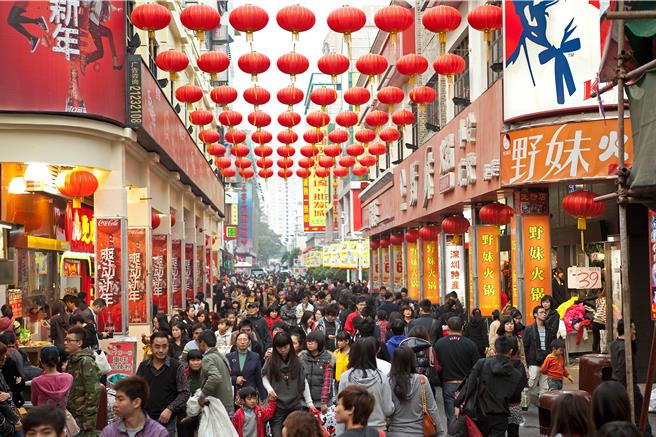 中国商业联合会6日公布的1月中国零售业景气指数为51.1％出现回升，并看好元旦春节同月内的提振消费。（示意图:shutterstock/达志）