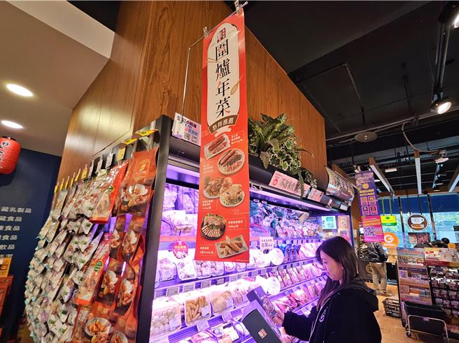 抢攻60亿年菜商机，全联预购年菜从澎湃锅物、饭店名菜等共推出超过150款。（全联提供）