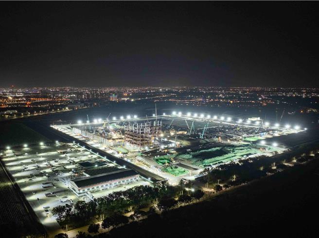 台積電位於嘉義科學園區的CoWoS先進封裝廠，目前日夜趕工中。(嘉義縣政府提供／呂妍庭嘉義傳真)