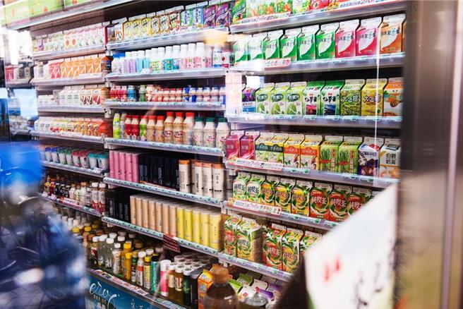 超商饮料品项琳琅满目，优惠更是丰富。（示意图：shutterstock／达志）