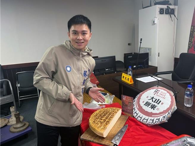 台南市议员蔡宗豪表示，今年首度在北区举办的「阿嬷妳看（American的谐音）眷村文化美食节」，市集匯聚超过100摊眷村美食业者，提供经典年节美味与应景年货。（台南市议员蔡宗豪提供／洪荣志台南传真）