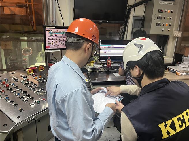 高市府近年透过多元管制降低污染源，盼改善空污问题，根据统计，2024年高雄空气品质良率（AQI≦100）为90.3％、PM2.5年平均浓度15.5μg／m3，双双创下近10年来最佳纪录。（高市府环保局提供／洪浩轩高雄传真）