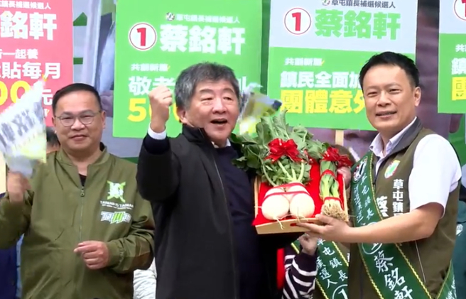 行政院政务委员陈时中（中）。（蔡铭轩提供／冯惠宜南投传真）
