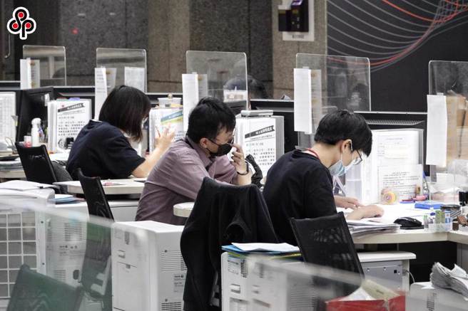 行政院总预算案审查卡关衝击军公教3%加薪？公务员揭真相：放假消息。（示意图／资料照）