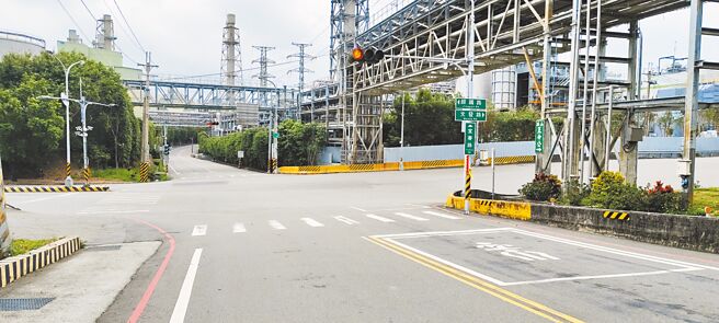 苗栗县公告「第1期空气品质维护区」长春石化苗栗厂，新增柴油小货车为管制对象。（谢明俊摄）