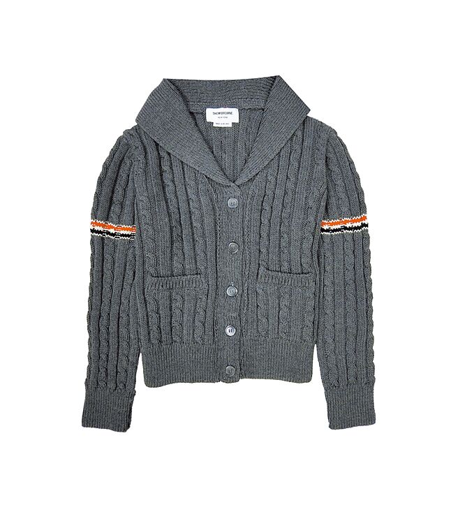 SOGO復兴馆THOM BROWNE粗针织麻花编织翻领开襟衫 ，价格店洽。（SOGO提供）