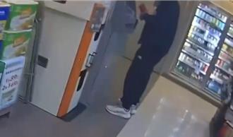 超商巡邏遇「緊包黑衣女」取款     雄警一箭雙雕逮男女車手
