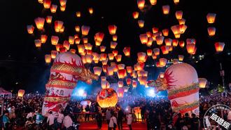 新北平溪天燈節亮點多 蛇形天燈、光雕秀還有限定便當