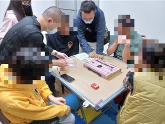 高雄警与女友合开赌场 遭2大过免职！复讯后依赌博罪7万元交保