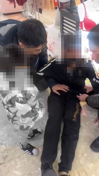 永和超商女子遭刺 前夫載2歲兒逃逸新莊賣場落網