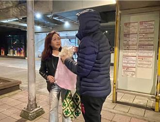 独家》直击民歌天后路边面交！郑怡勒令老公「离我远一点」