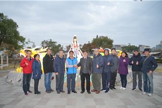 金門金湖鎮觀音祈福花燈揭彩 點亮新市公園迎新春