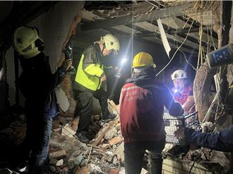 5只家猫受困三重危楼 动保处设置诱捕笼