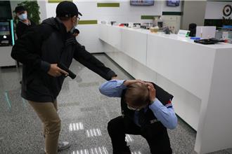 蘆洲警分局實警演練　搶匪落網展現迅速打擊能力