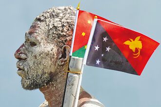 舔斷腿惹議 巴紐再陷吃人疑雲