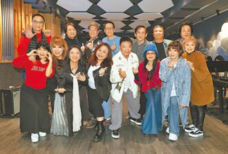 民歌50將畫下句點 施孝榮未演先淚崩