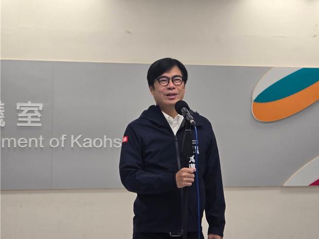 高雄市长陈其迈今（7）日受访指出，过年期间爱河湾冬日游乐园有超级大咖「吉伊卡哇」跟大家见面。（柯宗纬摄）