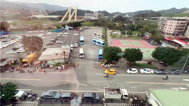 基隆市政府表示，基隆捷运的场站开发除一般徵收外，也将与地主合作进行联合开发。图为基隆捷运七堵站预定地。（张志康摄）