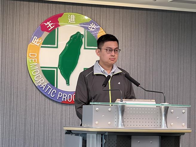 传111不上街声援柯文哲  卓冠廷：连朱立伦也看清不瞎挺。资料照