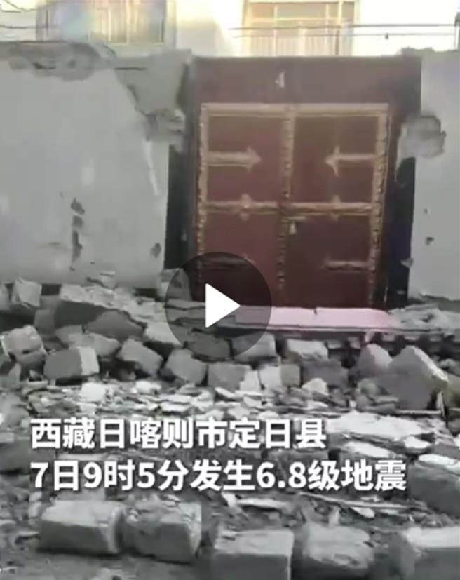 西藏日喀则市定日县7日上午9时5分在发生规模6.8地震，截至目前为止已经有53人遇难。（摘自微博截图）
