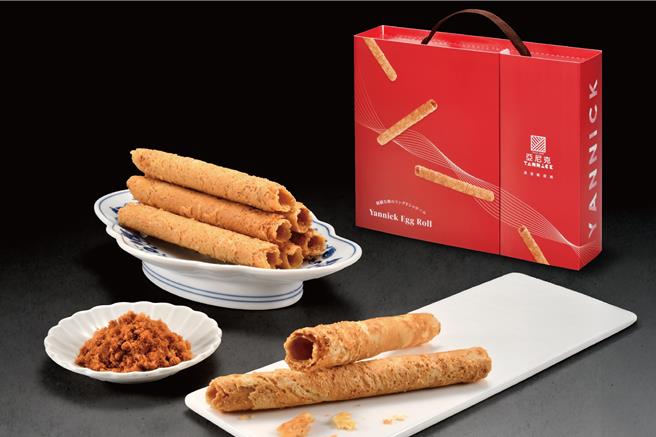 「浓浓鸡蛋卷肉松礼盒」以台湾可溯源鸡蛋每日生产的新鲜蛋液，搭配特制肉松，制程不加水，薄脆酥香更显蛋香，售价450元。（图／亚尼克）