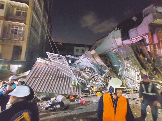 三重公寓倒塌，新北市议会国民党团吁市府建立工安预防机制。（张铠乙摄）