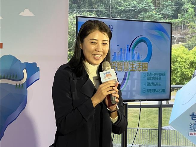 南投縣長許淑華說，民主國家的行政單位接受民意機關監督，原本就是天經地義，認為陳時中身為政務官，違反行政中立，鼓譟大罷免，明顯已不適任。（楊靜茹攝）