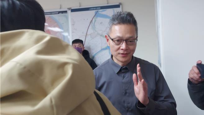 莘圣建设总经理赵建勋7日出席协调会。（张铠乙摄）