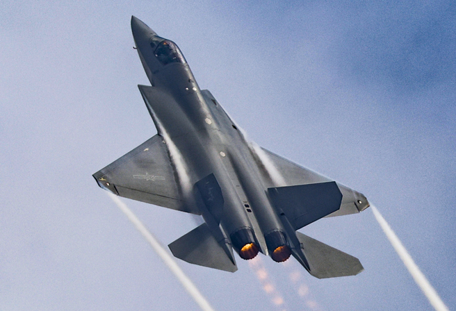 图为共军歼-35战机。（示意图，新华社）
