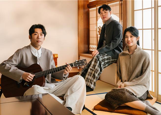 樂團「 Theseus 忒修斯」日前拍攝新歌MV。（抓馬文化提供）