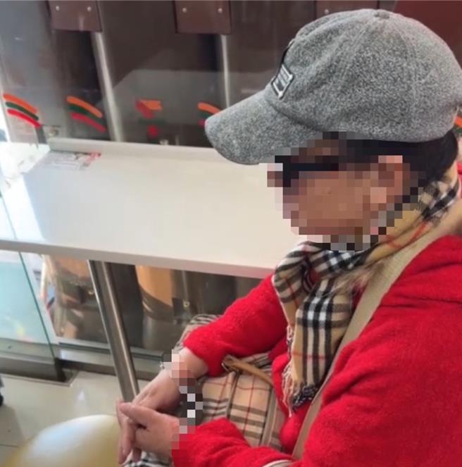 张姓退休女警沦为诈欺车手。（翻摄画面）