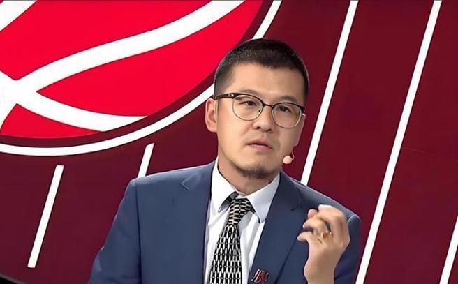 大陆知名球评杨毅在直播节目中炮轰中国乒乓球协会主席刘国梁，指他在桌球球坛上「一手遮天，滋生恶法」。（图／新浪网）