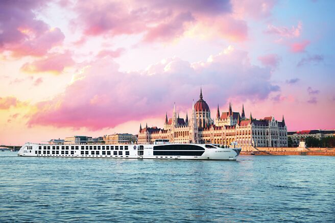 抢攻高端旅游商机，凤凰旅游携手东南、晴天旅游合包寰宇河轮，推欧洲顶级河轮之旅。图／寰宇河轮提供