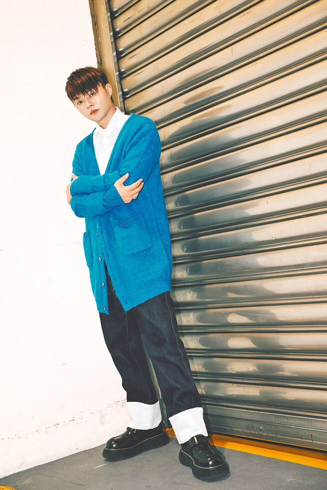 许富凯的新歌〈满满的〉充满人情味。（喜乐娱乐提供）