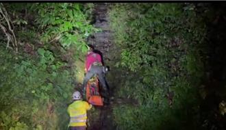 1男1女＋2狗受困东眼山区  原因曝光傻眼了：不想买门票