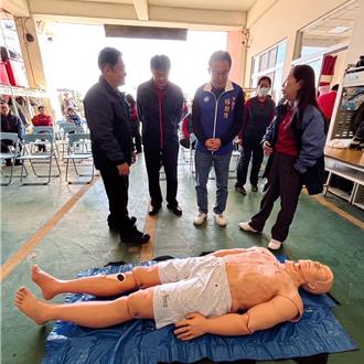 提升桃園消防救護訓練 民代爭取創傷型安妮救護訓練模型