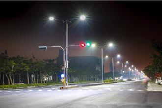 路燈沒編號維修難 台中納管5萬盞「黑燈」