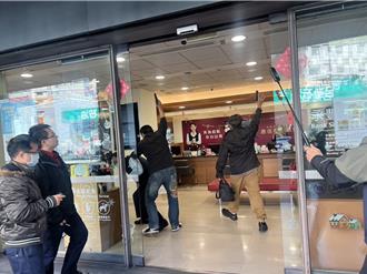 春節防搶防詐不能少！ 三重分局實警演練提醒民眾守護財產安全