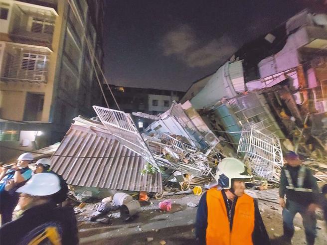 三重民宅倒塌，侯友宜表示一定向建商究責、求償。（張鎧乙攝）