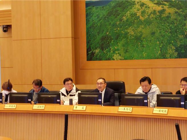 侯友宜主持市政会议表示，今天是2025第一次市政会议，展望未来一年，市政推动一定要更加有效率，剩下2年的任期才能做出更让人民有感的成绩。（陈慰慈摄）