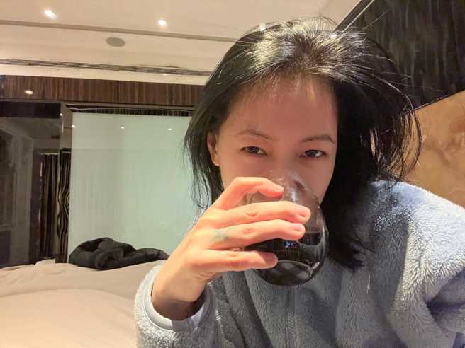 小S过去因为喝醉闹出不少笑话。（图／翻摄自小S脸书）