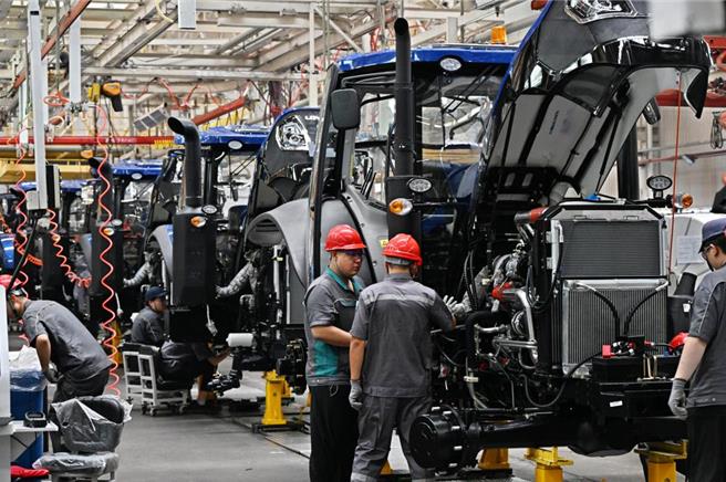 大陸國家發展改革委副主任趙辰昕預告，今年超長期特別國債用於支持「兩新」（設備更新與以舊換新政策）工作的資金比2024年將大幅增加。 （摘自新華社）