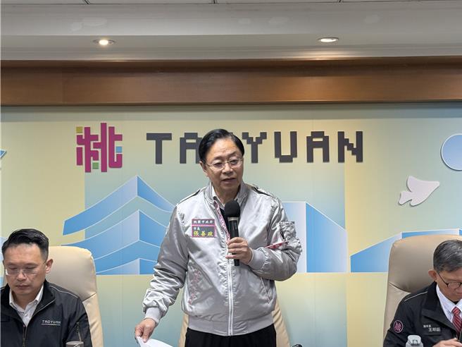 桃园市长张善政8日市政会议表示，对比2019年五月天演唱会平均要44分钟才疏运完毕，这次每场只要26分钟，仅过去6成时间，讚规画得当，「我们做到了！」（蔡依珍摄）