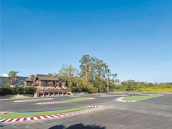 高雄大寮万大88遥控赛车场在去年底整修后启用，被民代质疑高市府水利局以150万元防洪治水预算施工，大寮赛车协会理事长陈俊雄8日说，这是南部唯一的专业遥控赛车场地。（资料照片）